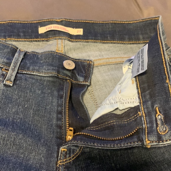 LEVI’S SKINNY JEANS - Picture 3 of 7